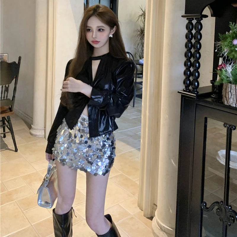 Neck Elegant and Youthful Clothing Trend