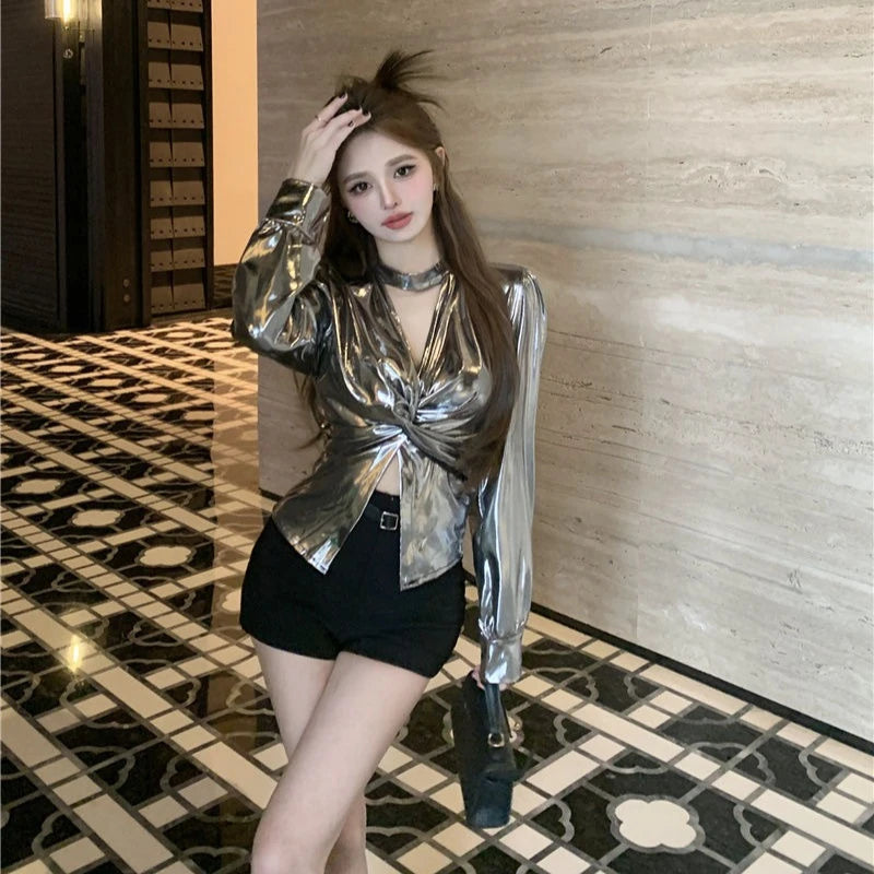 Neck Elegant and Youthful Clothing Trend